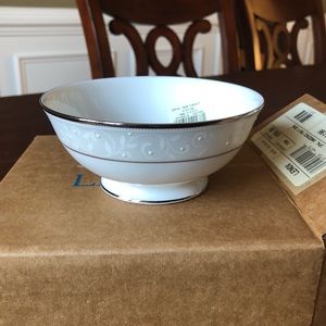 New in box Lenox fruit bowl - individual size